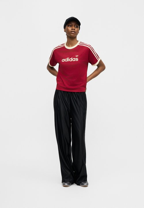 adidas TEE - Print T-shirt - team victory red/warm vanilla — photo 5