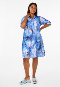 Zizzi MIT MARMORDRUCK - Blousejurk - palace blue aop