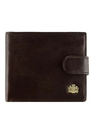 Portefeuille en cuir marron avec une texture lisse, fermeture à bouton à l'avant et un emblème doré dans le coin inférieur droit.