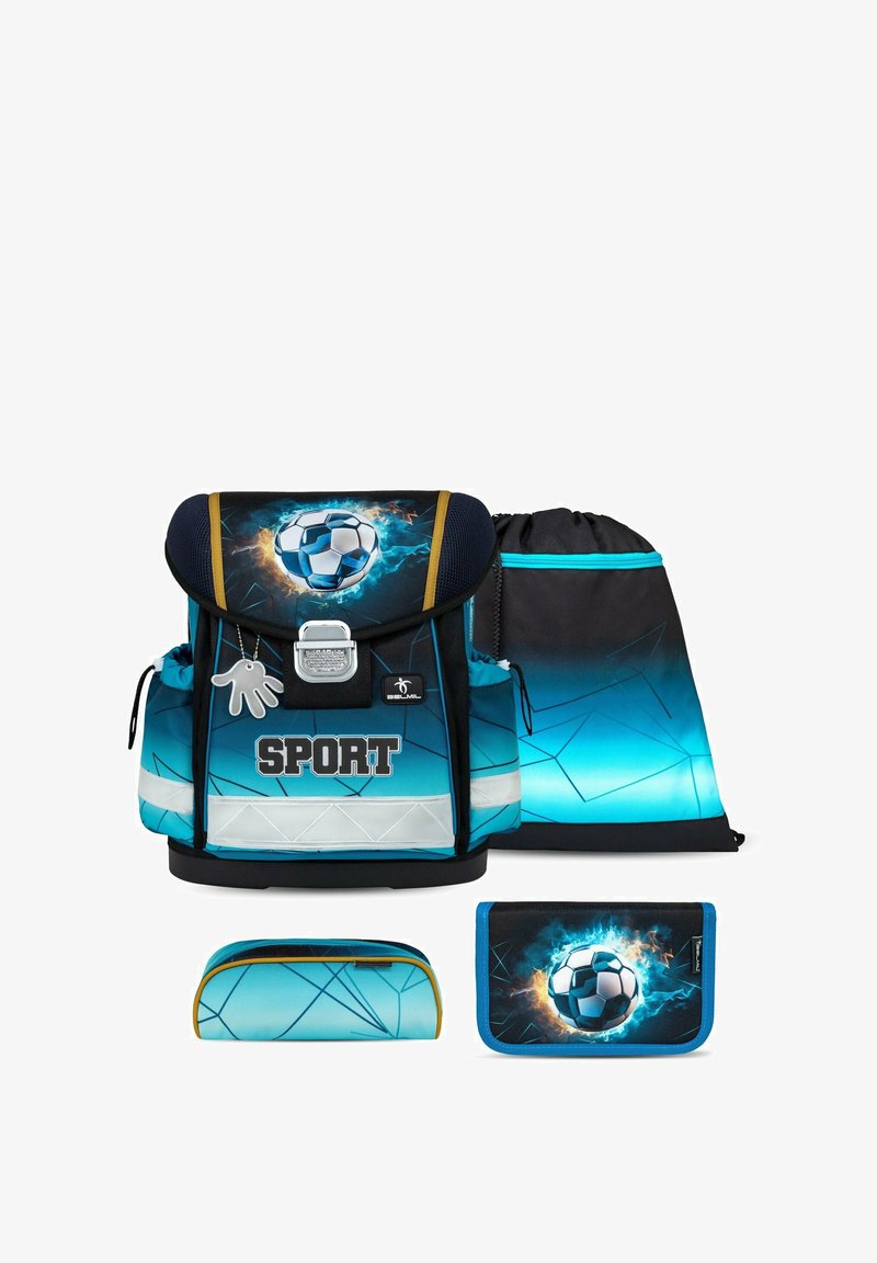 Rucksack-Set mit einer großen blauen Tasche mit Fußballgrafik, reflektierendem Streifen und elastischen Seitentaschen; enthält ein Etui und einen Beutel.