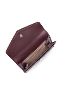Portafoglio in pelle marrone, forma esagonale, chiusura a scatto, fodera interna beige, un compartimento principale e dettagli di cucitura sottili.