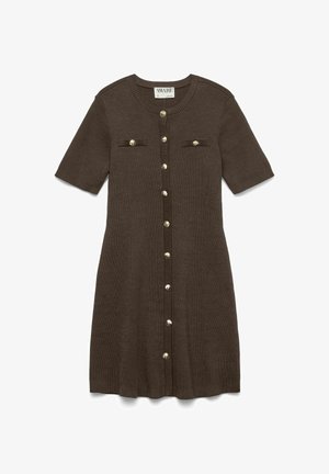 Kratka smeđa haljina s kratkim rukavima od pletenog tkanja, sa okruglim izrezom, zatvaranjem na gumbe sprijeda i dva džepa na prsima s zlatnim gumbima.