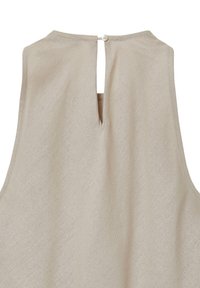 Beige ärmelloses Oberteil mit einer Schlüsselöffnungsöffnung am Rücken, ausgestattet mit einer glatten Textur und rundem Ausschnitt, abgeschlossen mit einem kleinen Knopfverschluss.