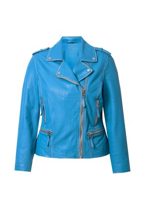 Chaqueta de motocicleta de cuero azul con un diseño ajustado, cremallera asimétrica, hombreras y bolsillos con cremallera. Textura suave y color vibrante.