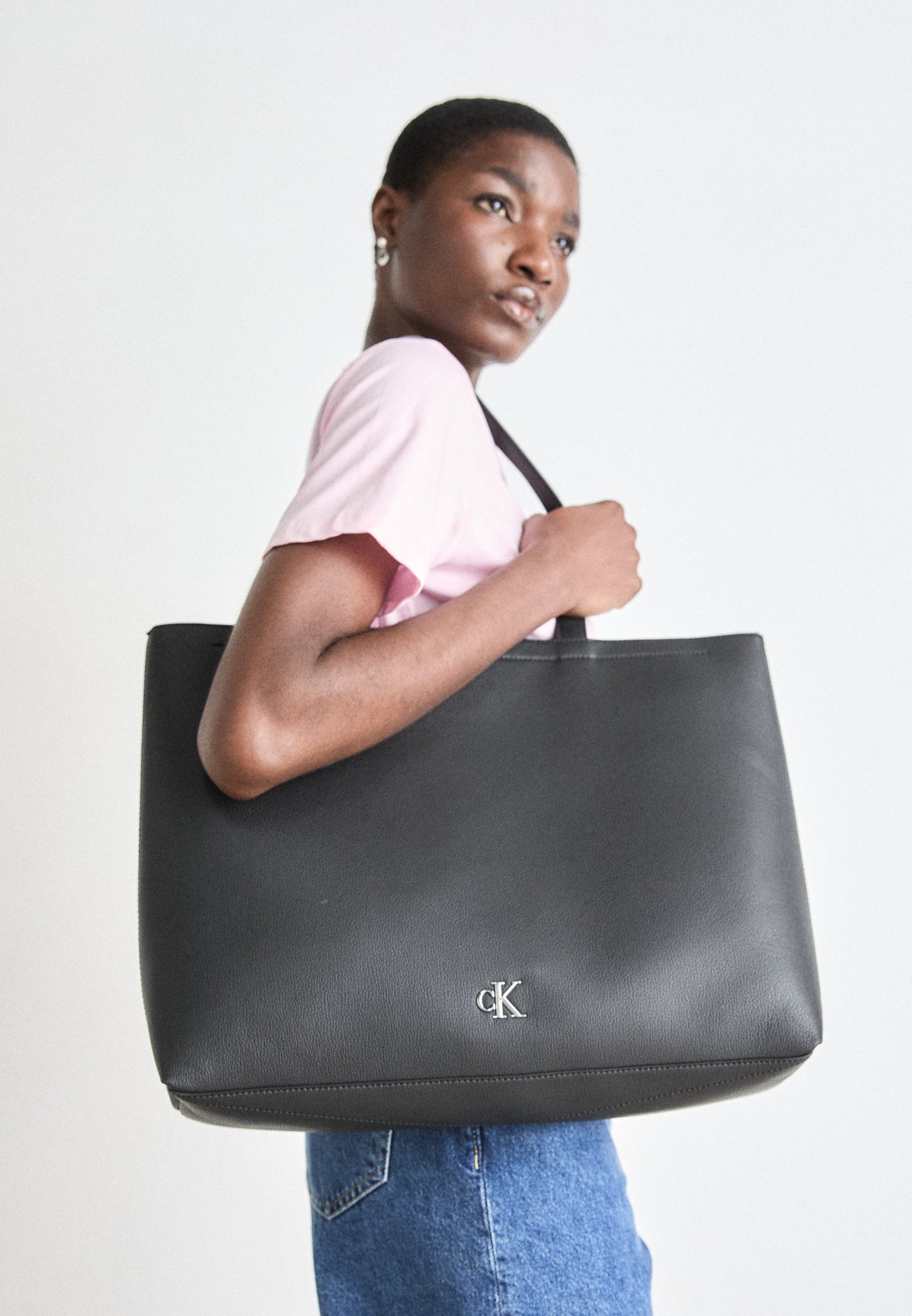 Calvin Klein Jeans MINIMAL MONOGRAM SLIM TOTE - Tote bag