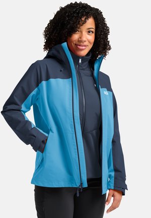 Blauer und navy wasserfester Jacke mit einem durchgehenden Reißverschluss, Kapuze und seitlichen Taschen. Sie verfügt über eine glatte Textur und ein Farbschema-Design.