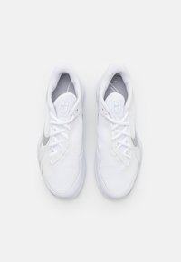 Nike Performance COURT AIR ZOOM VAPOR PRO - Sapatilhas de ténis para vários pisos - white/metallic silver