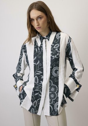 LACE PATTERN  WITH WIDE CUFFS - Blúzka so zapínaním na gombíky - khaki