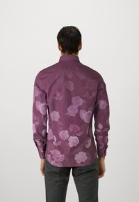 Twisted Tailor BERGER - Ing - wine