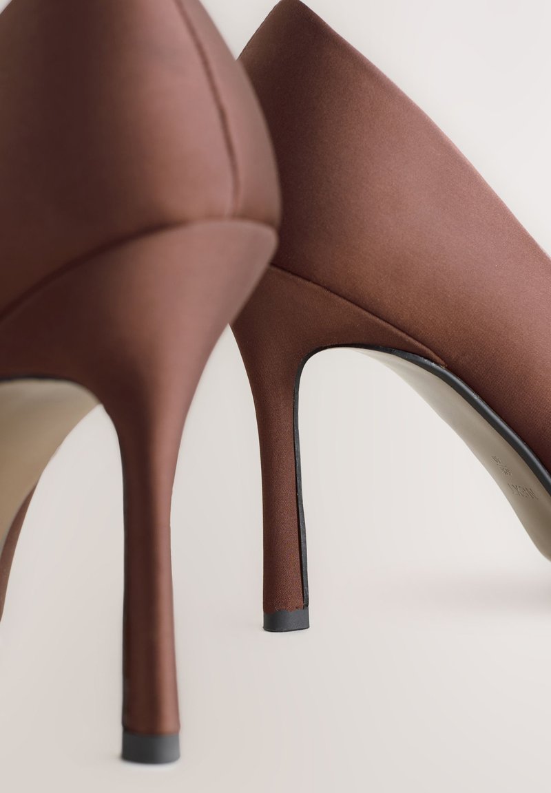 Escarpins Talons Hauts Femme Jumelles - Taille 38 - Marron/noir, Effet Croco - Neufs