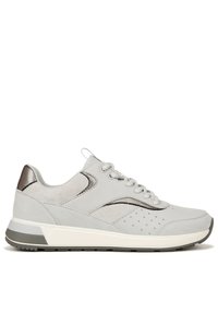 Grijze sneaker van een mix van gladde en suède materialen, met perforaties, metallic accenten en een dikke witte tussenzool.