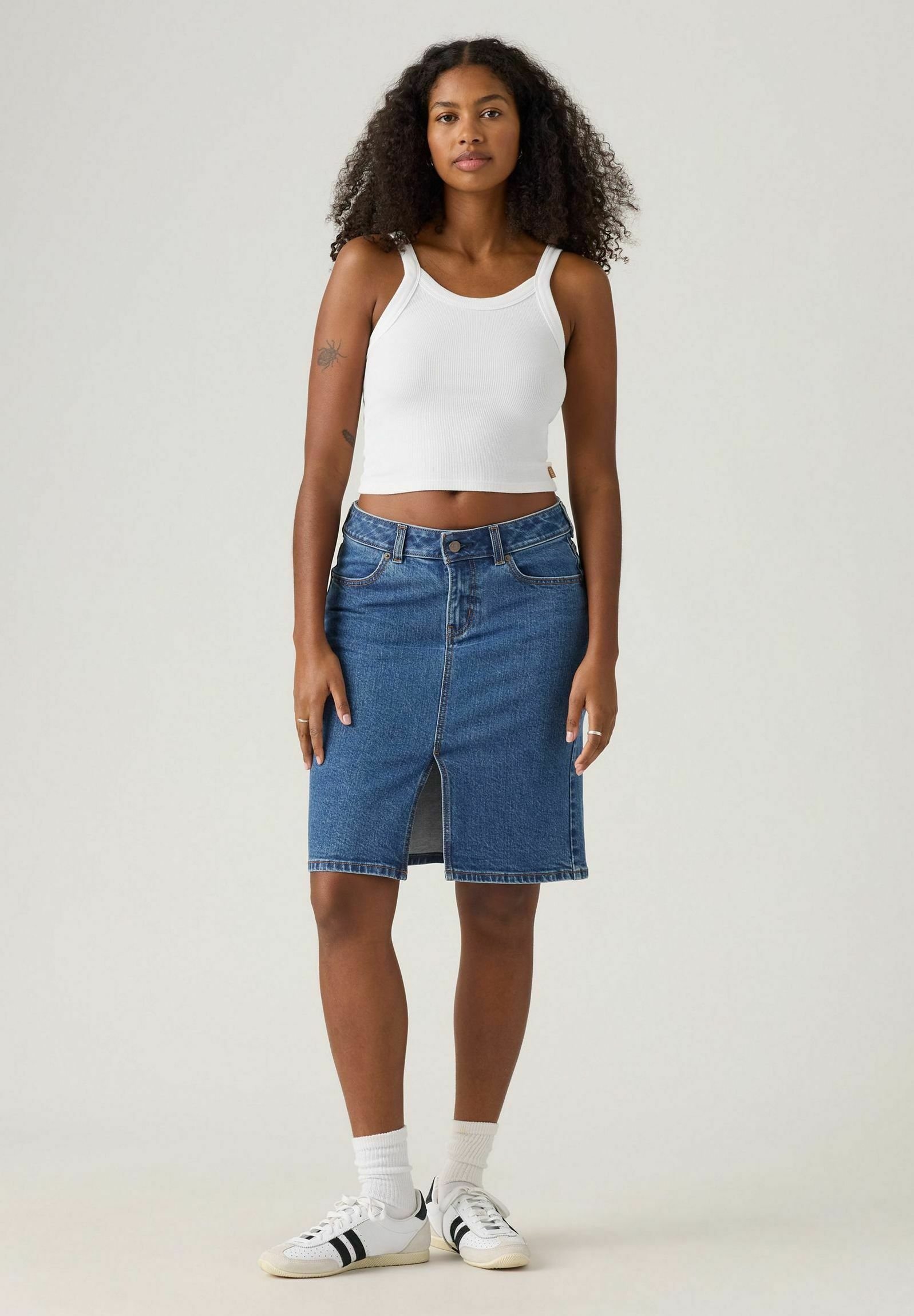 Levi's® LOW MIDI - Pencil skirt - mosey mid stone/blue denim