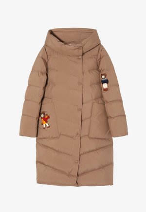 Doudoune beige avec une capuche, boutons-pression, deux poches avant et détails d'ours brodés sur la manche et la poche.