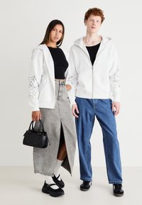 Jack & Jones JORWEB ZIP HOOD UNISEX - Sweatjakke - bright white