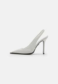 Seleccionado, white