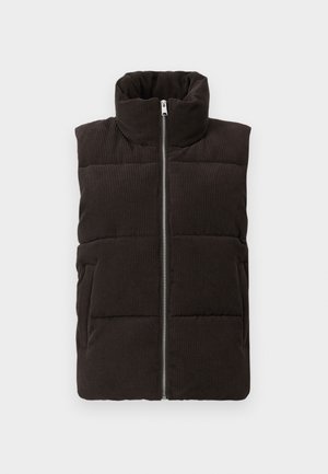 Gilet senza maniche in corduroy marrone scuro imbottito con colletto alto e chiusura con zip argento, poggiato su uno sfondo bianco.