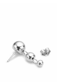 Cercei din metal argintiu, prezentând trei sfere conectate de dimensiuni diferite. Include suporturi pentru cercei pentru o purtare sigură. Textură netedă și lucioasă.