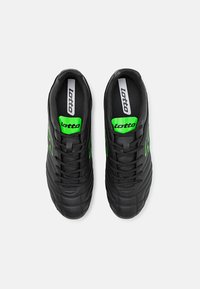 Lotto STADIO - Jalkapallokengät kiinteälle alustalle - all black/spring green