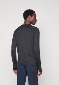 Peak Performance SPIRIT CREW - Top s dlhým rukávom - black