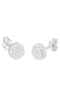 Boucles d'oreilles en argent présentant un design circulaire, ornées de plusieurs cristaux clairs, offrant une surface étincelante et une texture lisse.