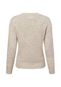 Beige gebreide trui met een ronde halslijn, lange mouwen en een licht gestructureerd oppervlak. Eenvoudig, zonder opsmuk, ontwerp met een relaxte pasvorm.