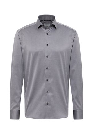 Lange mouwen overhemd in lichtgrijze stof. Bevat een puntige kraag, zwarte knopen en een gladde textuur. Klassiek pasvorm ontwerp.