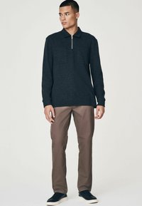 Next STRETCH - Hlače - truffle brown