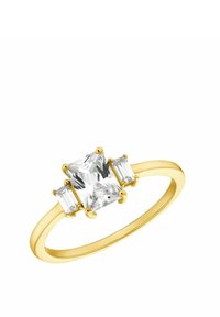Anillo de oro con una gema central rectangular flanqueada por dos piedras rectangulares más pequeñas, todas con una superficie lisa y pulida.