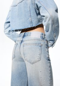 Thumbnail Image 4