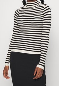 Pieces Petite Stickad tröja - black