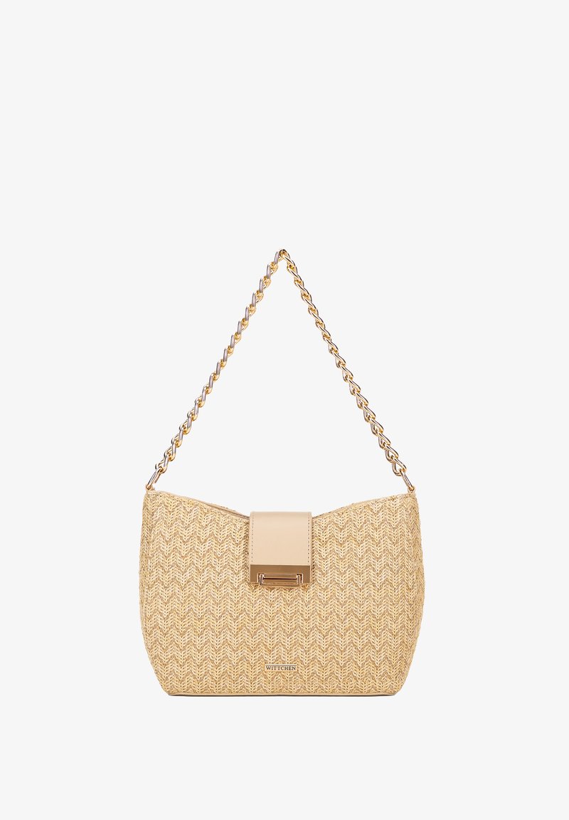 Borsa a tracolla beige intrecciata con motivo a spina di pesce, dotata di un fermo in pelle e una tracolla in metallo dorato. Corpo testurizzato e forma strutturata.