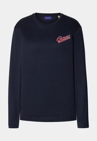 Marine langermet t-skjorte laget av bomull, med en rød brodert logo på venstre bryst og rund hals. Glatt tekstur.