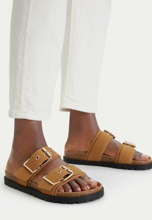 DeeZee, DEEZEE WOMEN'S BROWN FLIP-FLOPS - Sandalias planas - brown