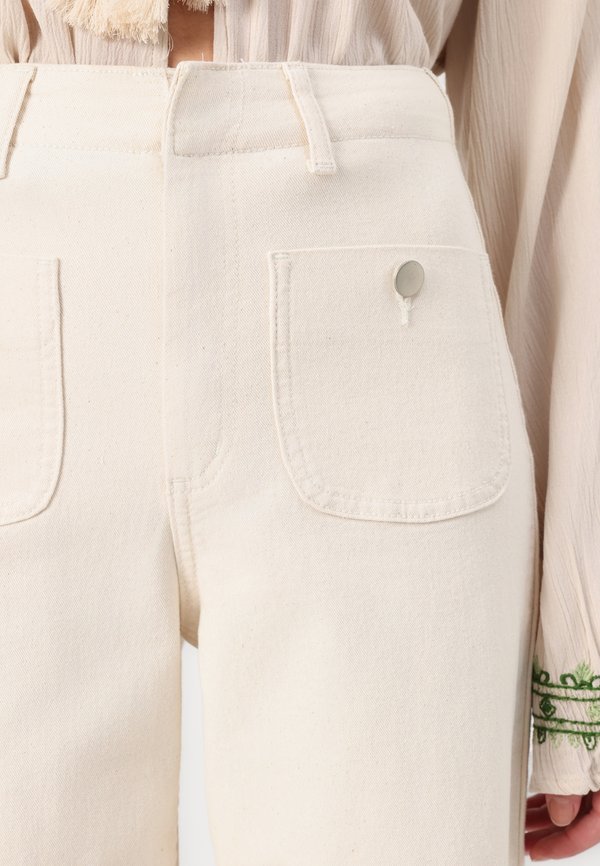 VMKAYLA WIDE POCKET - Wide Leg - ecru3