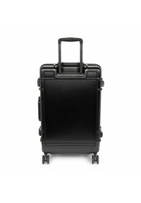 Valigia rigida nera con finitura spazzolata, manico retrattile e quattro ruote. Presenta angoli robusti e un design posteriore piatto.