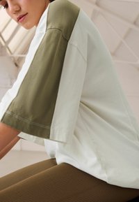 Next Printtipaita - green