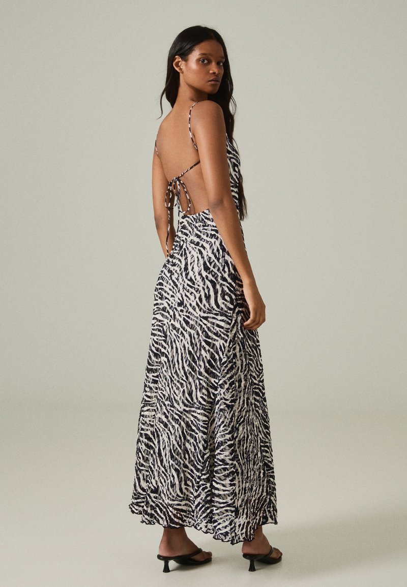 bershka backless dress PRINTED STRAPPY - MIDI - Maxi dress Prom dress
