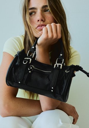 Bershka, BUCKLED - MINI BAG - Sac à main - black