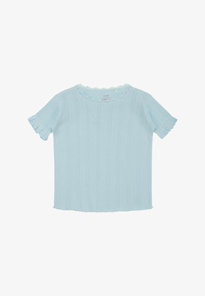 Top scurt de culoare bleu deschis, cu maneci scurte, textura ribbed, decolteu cu margini ondulate și manșete cu margini fluture, detaliu cu model în diamant.