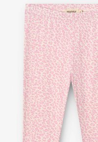 Rožinės legginsai, puošti leopardų raštu šviesiai rožinėmis ir kreminėmis spalvomis. Pagaminti iš švelnaus, tamprios medvilnės, su elastingu juosmeniu.