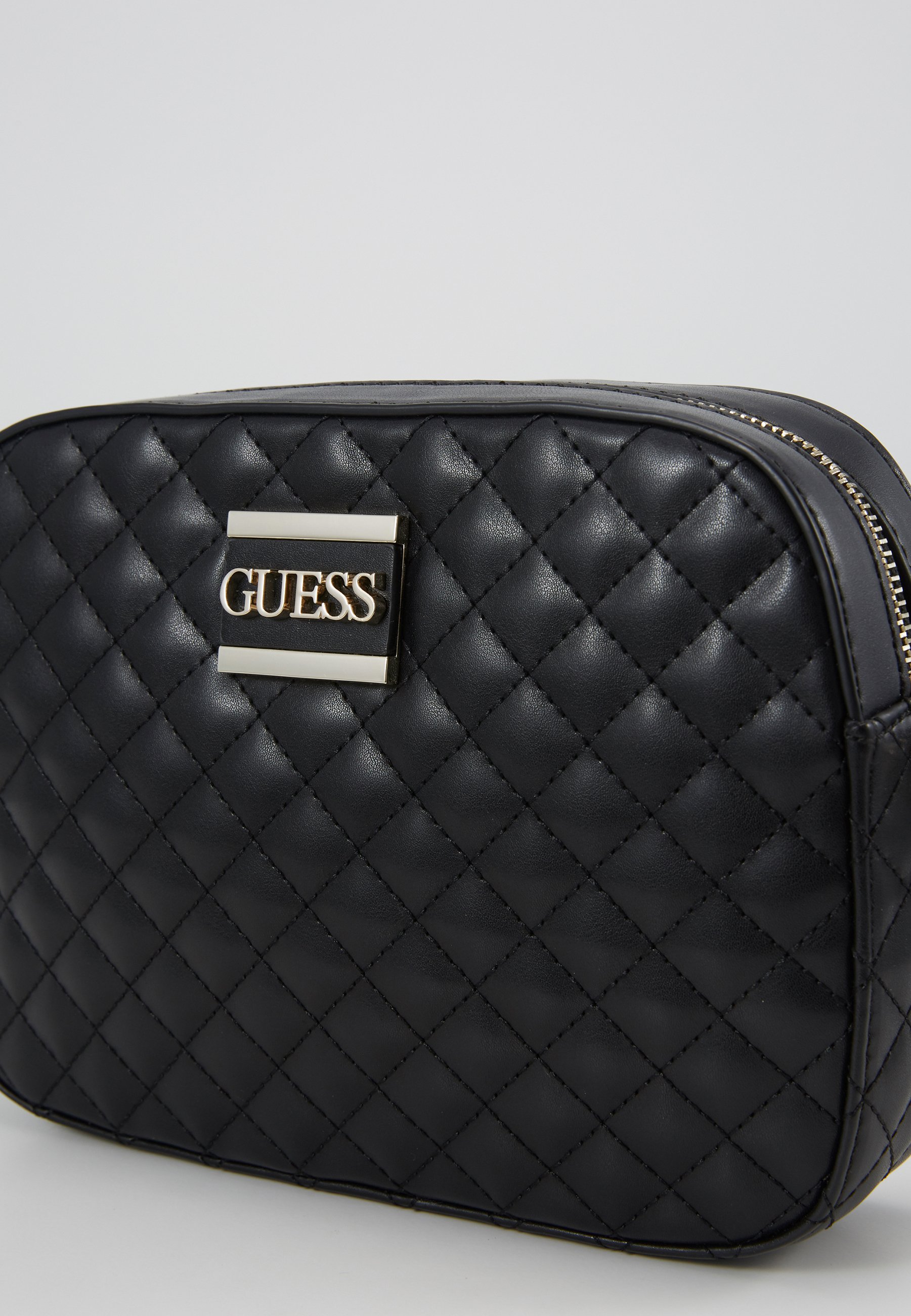 Guess KAMRYN CROSSBODY TOP ZIP Skulderveske blacksvart Guess KAMRYN TOP ZIP Skulderveske black Zalando.no