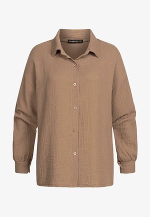 Heled pruun nööpidega särk, mis on valmistatud tekstuuriga kangast; omab teravat kraed ja pikkade varrukatega nööpidega mansette.