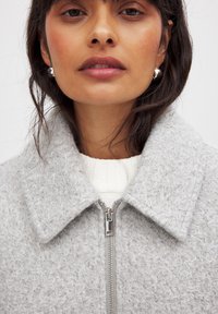 NA-KD Lahka jakna - grey melange