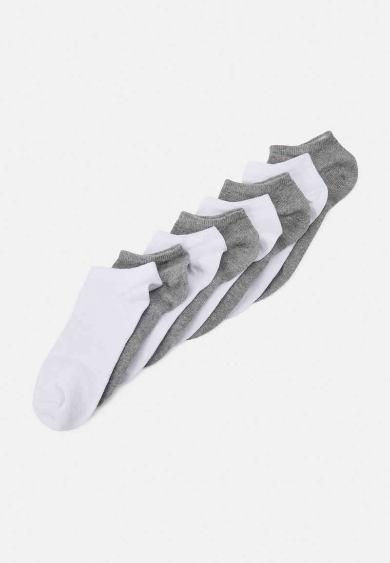 Calcetines de algodón para tobillo en blanco y gris, con una textura suave y puños acanalados, dispuestos en una fila.
