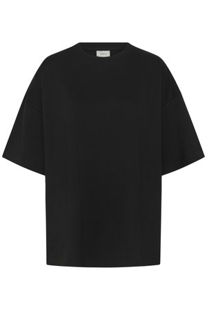 Μαύρο φαρδύ κοντομάνικο T-shirt με στρογγυλή λαιμόκοψη, μικρό διακριτικό λογότυπο στο κέντρο κοντά στη λαιμόκοψη και ίσια ραφή στο κάτω μέρος.