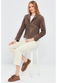 Thumbnail Image 6