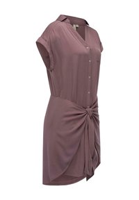 Kortärmad klänning i mauve i lätt material med knäppning fram, snibbkrage och knutdetalj i midjan för en insamlad effekt.