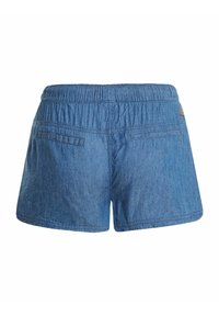 Short en denim bleu avec taille élastique et deux poches arrière passepoilées, vu de dos sur fond blanc.