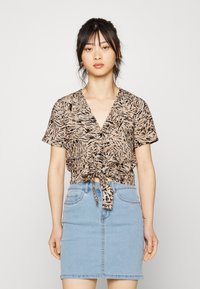 Vero Moda Petite VMEASY  - Blusa - white pepper