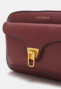 Coccinelle BEAT  - Borsa a tracolla - bordeaux